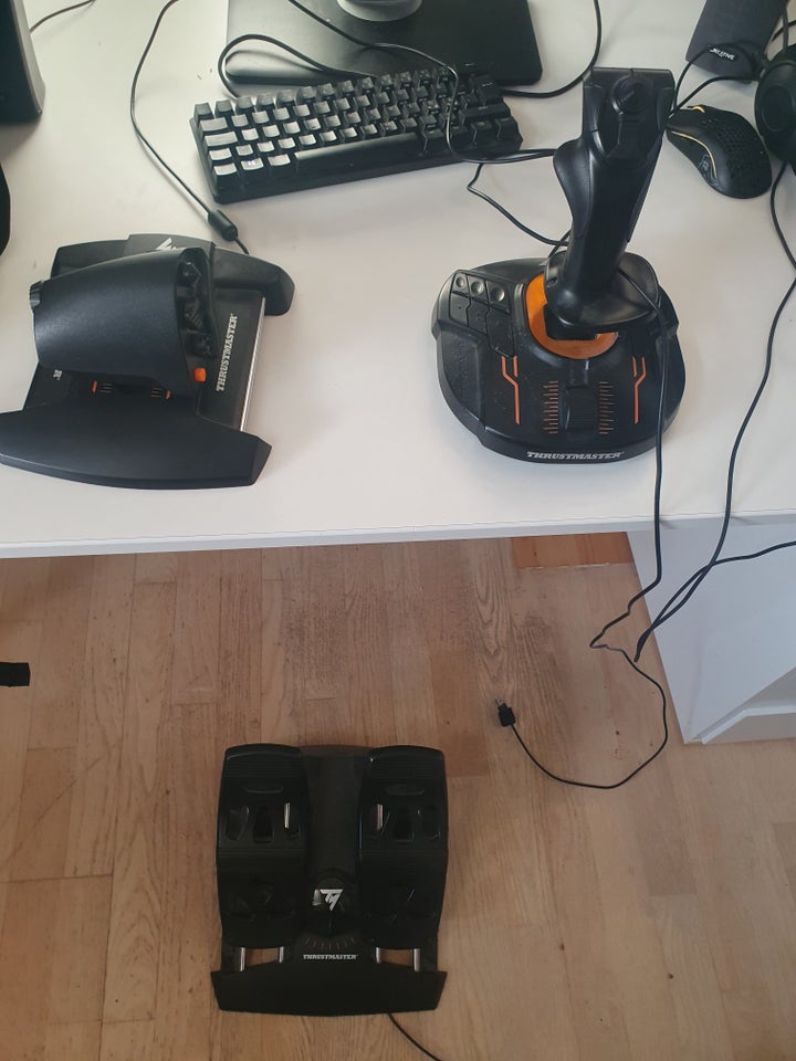 Andet, Universal, Thrusmaster