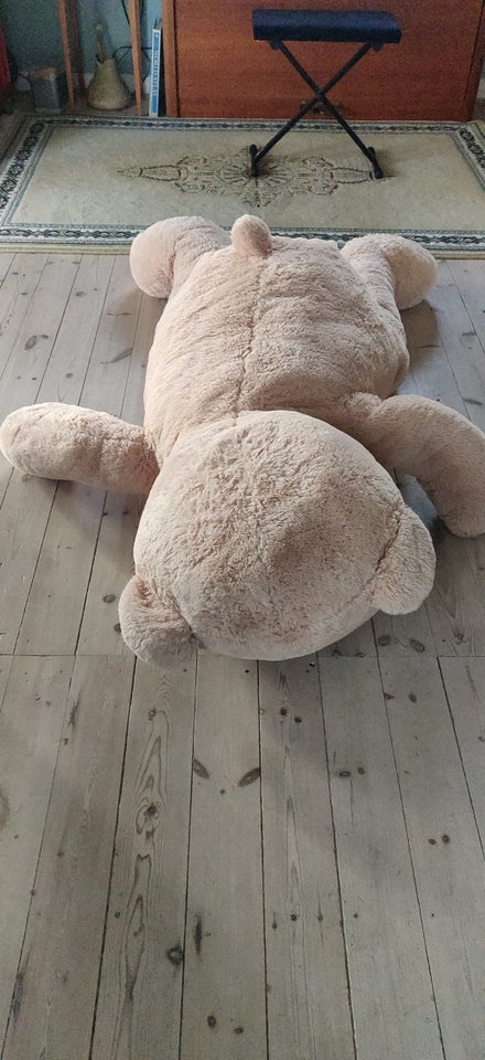 Stor bamse 180cm lang.