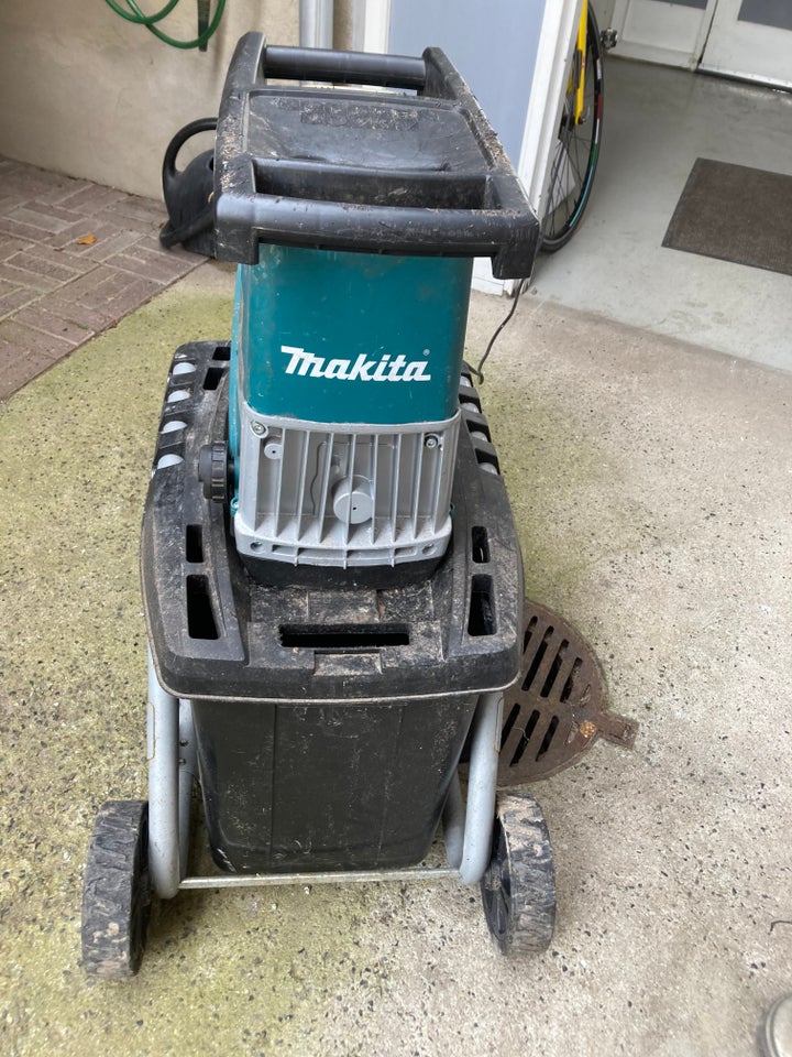 Flishugger, Makita