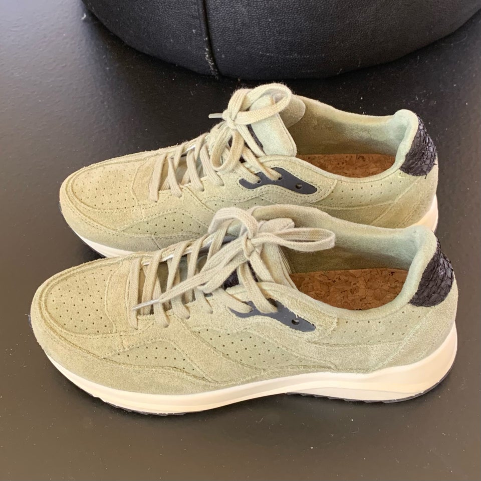 Sneakers, str. 39, Woden