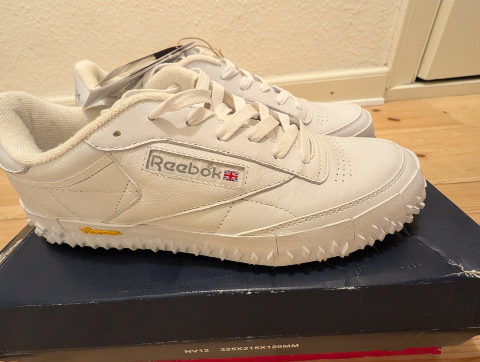 Sneakers, Reebok, str. 43