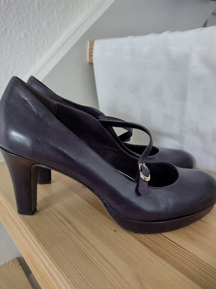 Pumps, str. 39, Tamaris