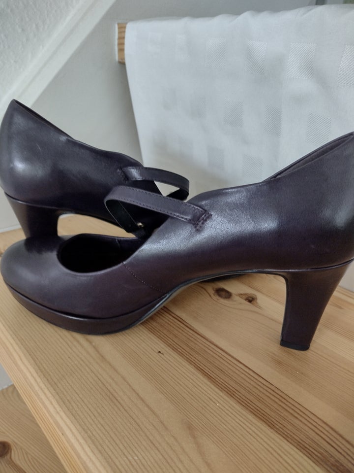 Pumps, str. 39, Tamaris