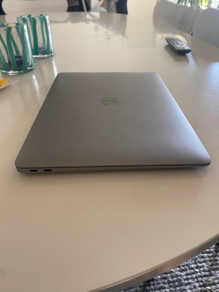 MacBook Air, 2020, 8 GB ram