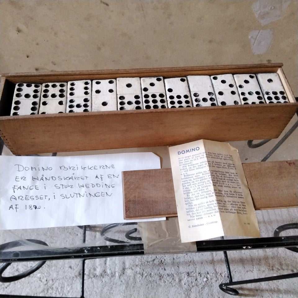 Domino spil, 165 år gl.