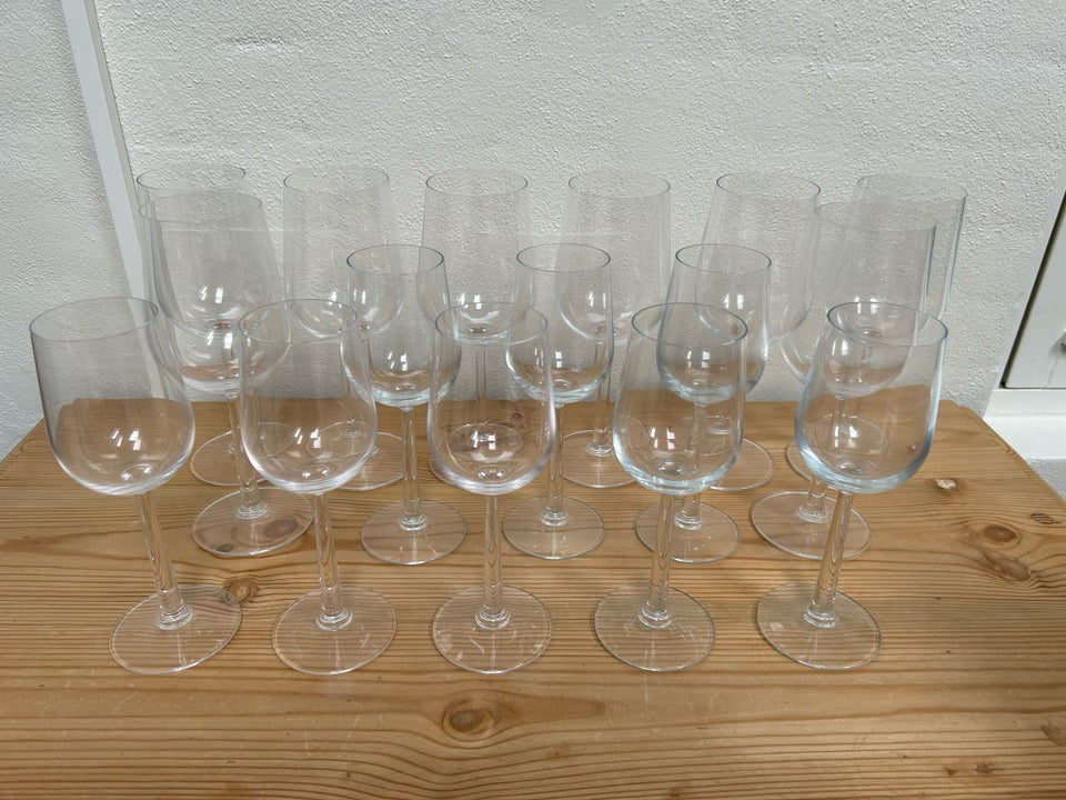 Glas 8 rødvinsglas og 8