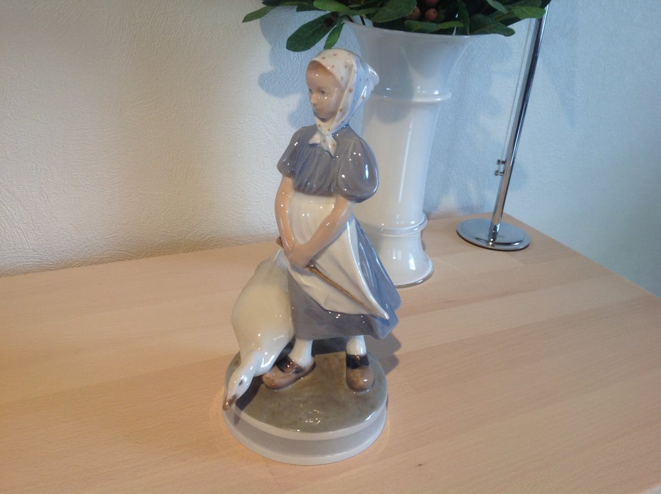 Porcelæn Figur Pige med Gås