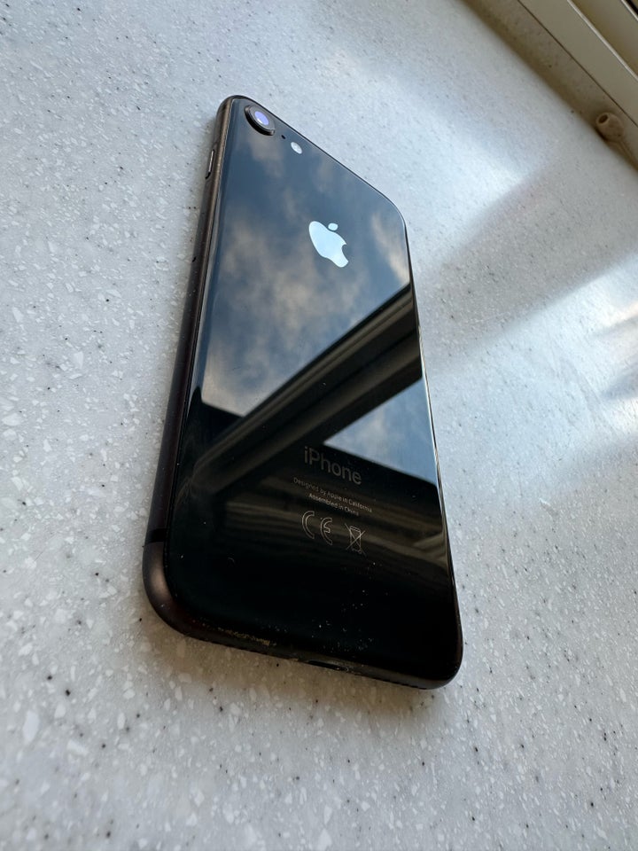 iPhone 8, 64 GB, sort