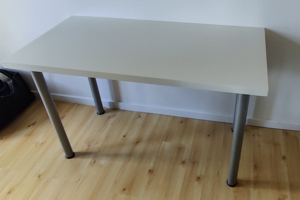 Skrivebord, Ikea, b: 120 d: 60 h: 70