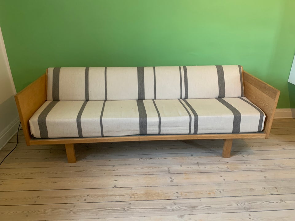 Flot velholdt Wegner sofa.