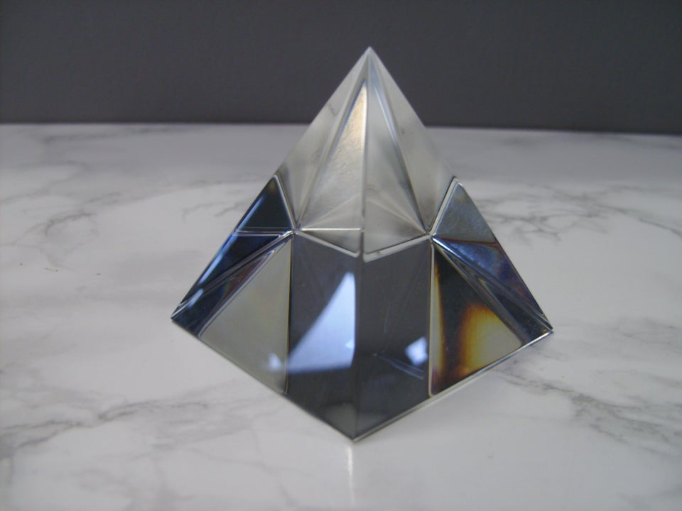 Glas, Pyramide