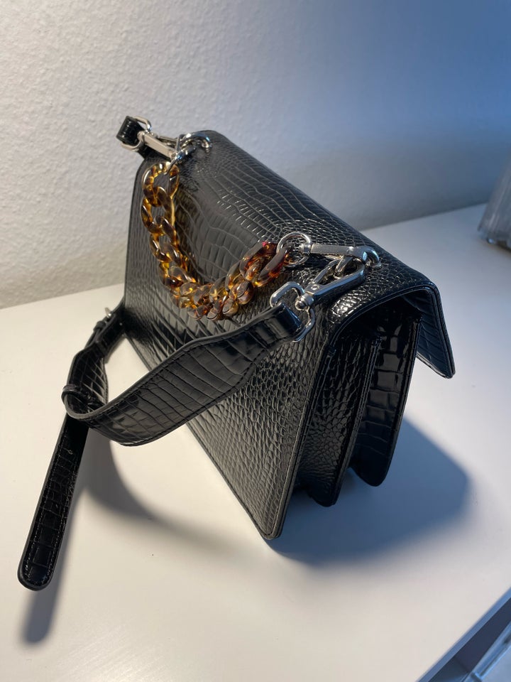 Crossbody, Beck Söndergaard