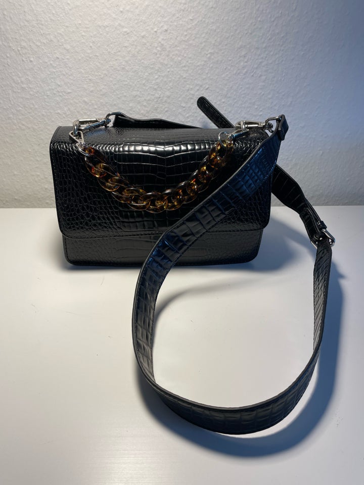 Crossbody, Beck Söndergaard