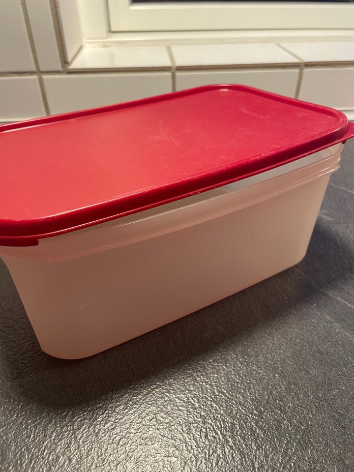 Tupperware plastkasse,