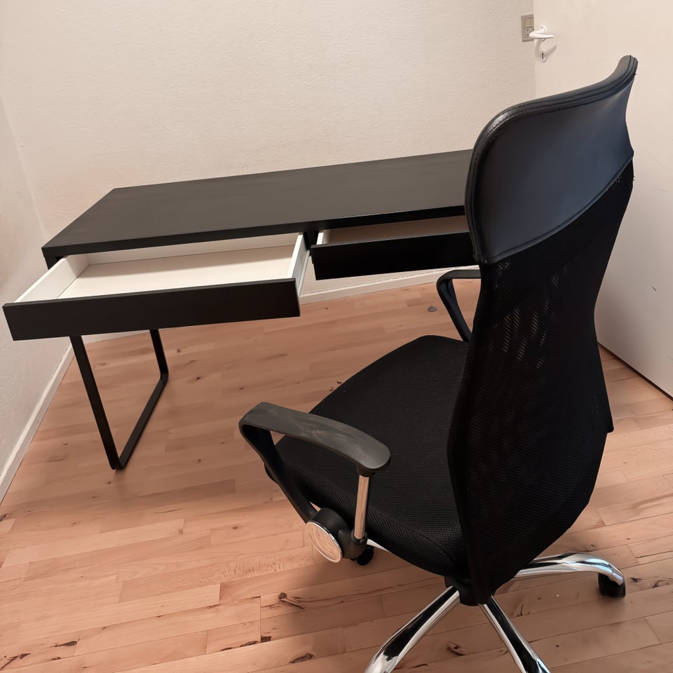 Skrivebord, IKEA, b: 142 d: 50 h: 75