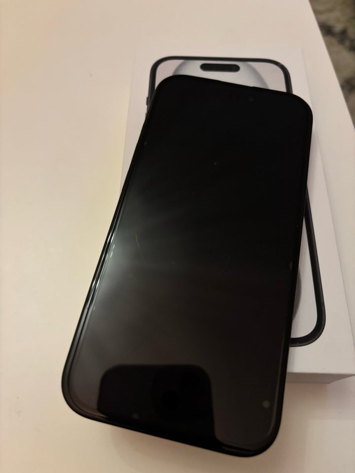 iPhone 15, 128 GB, sort