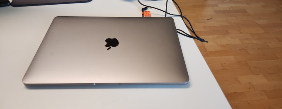 MacBook Pro A1989 I5 24 GHz