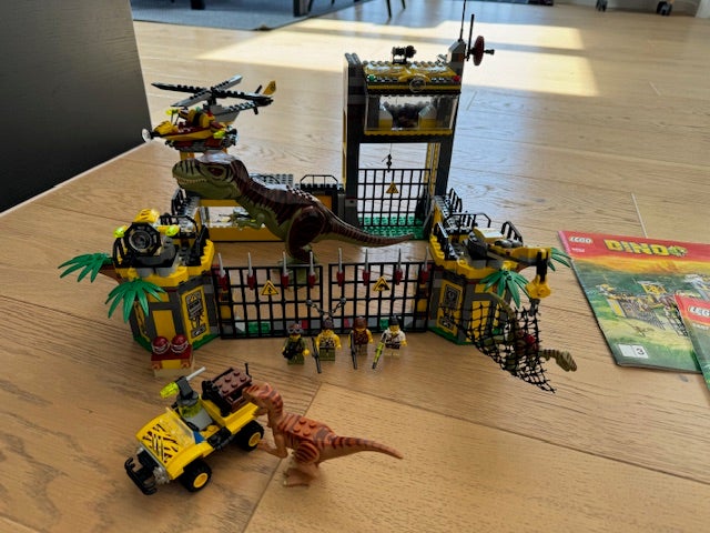 Lego Dino 5887 - Dino Defence HQ