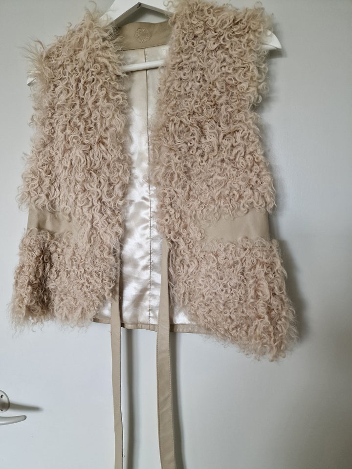 Vest, str. 36, Tibet fur