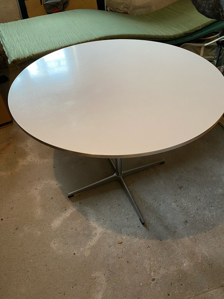 Arne Jacobsen, Cafebord H70 Ø90,