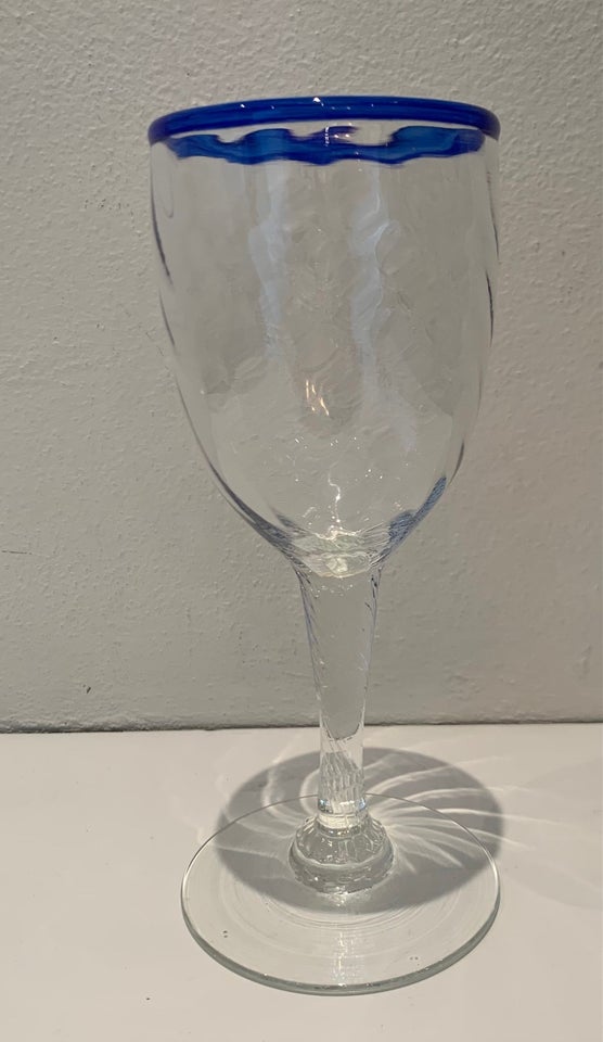 Glas Vinglas med bred blå kant