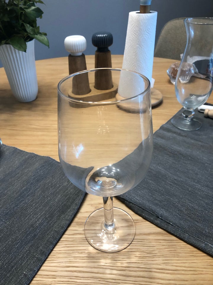 Glas, Kæmpe vinglas