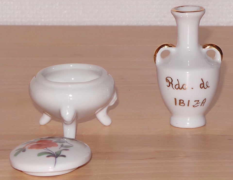 Porcelæn Lille trefodet krukke