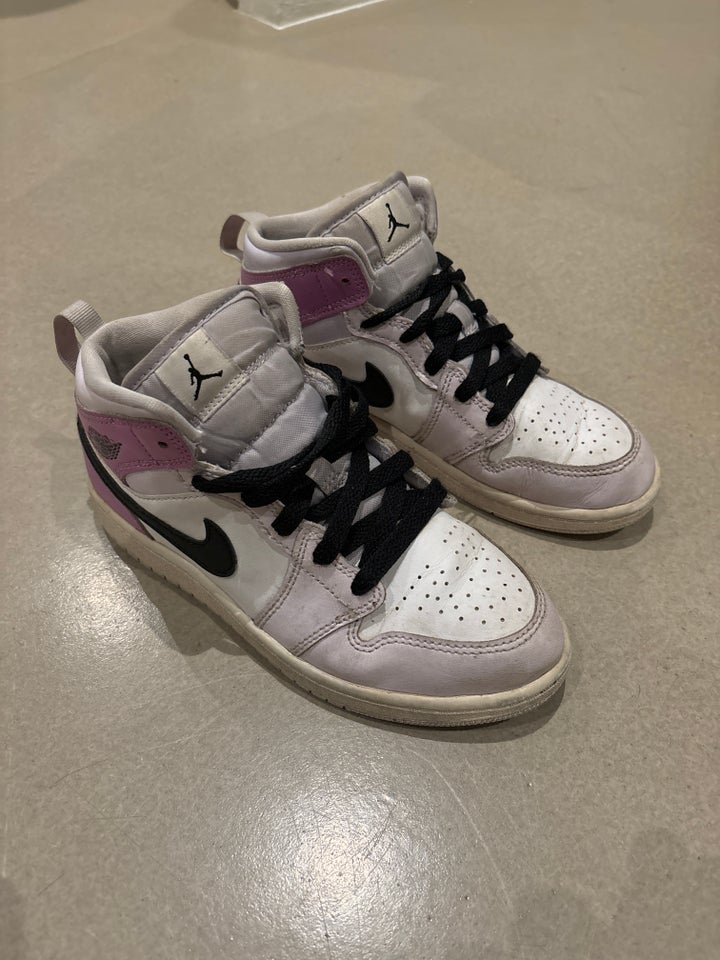 Sneakers, str. 33, Nike Air Jordan