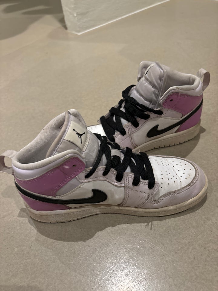 Sneakers, str. 33, Nike Air Jordan