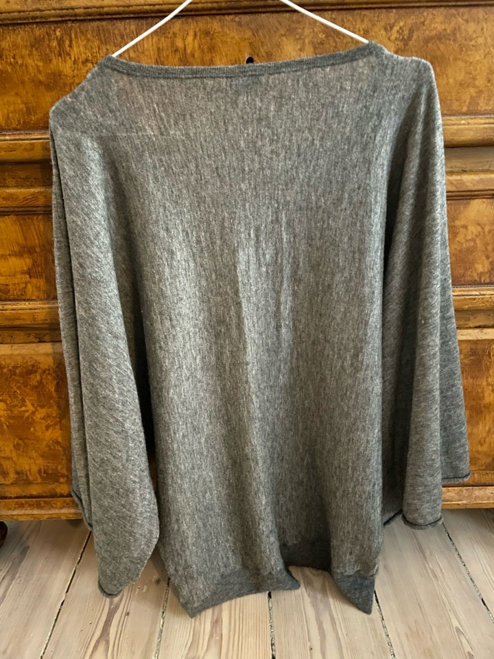 Sweater, Joseph, str. 40