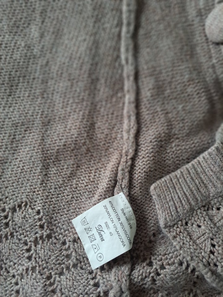 Cardigan, Dava, str. 40