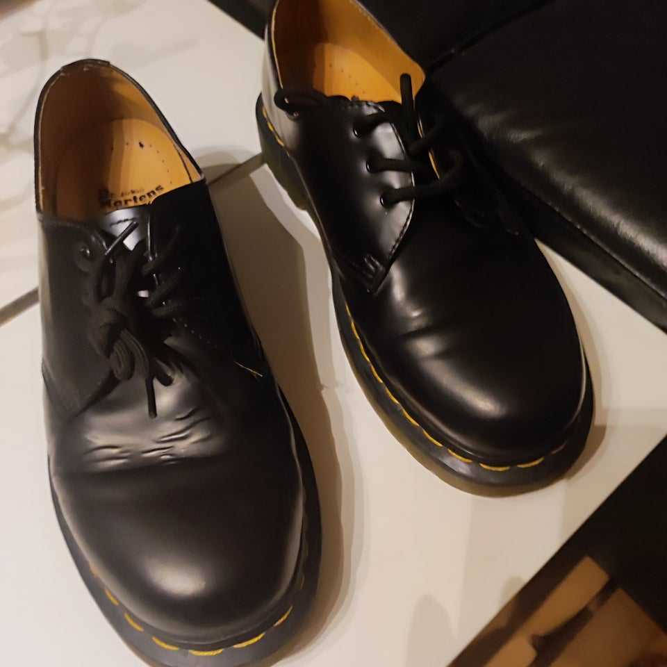 Herresko, Dr Martens, str. 40