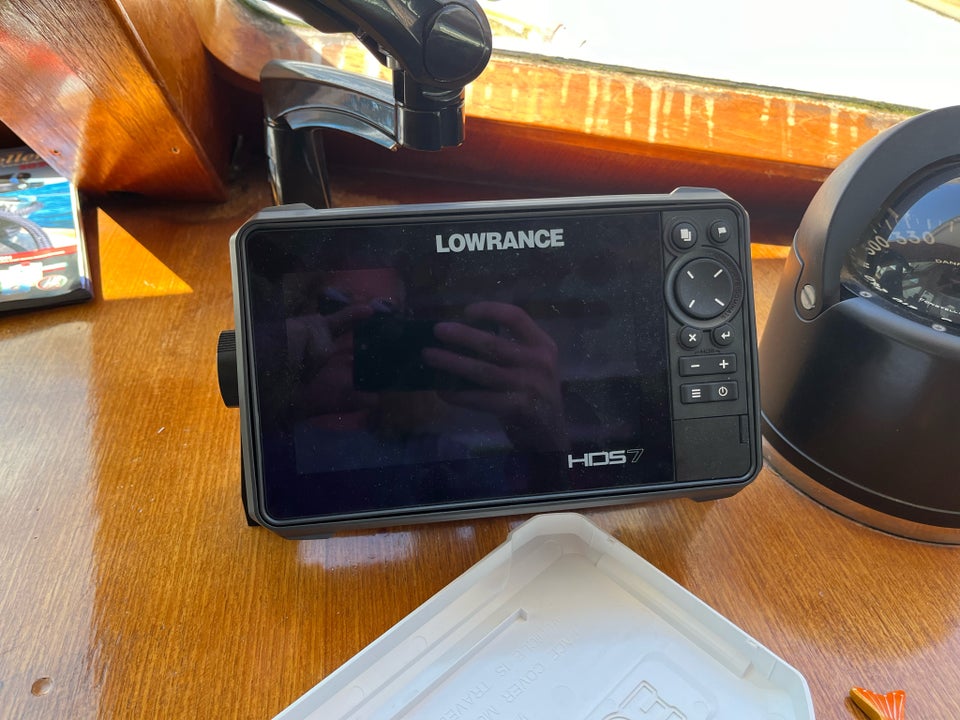 Lowrance HDS-7 Lowrance