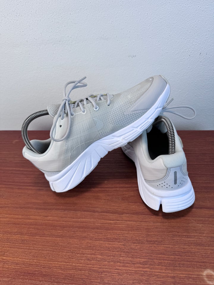 Sneakers, str. 38,5, Nike Alphina