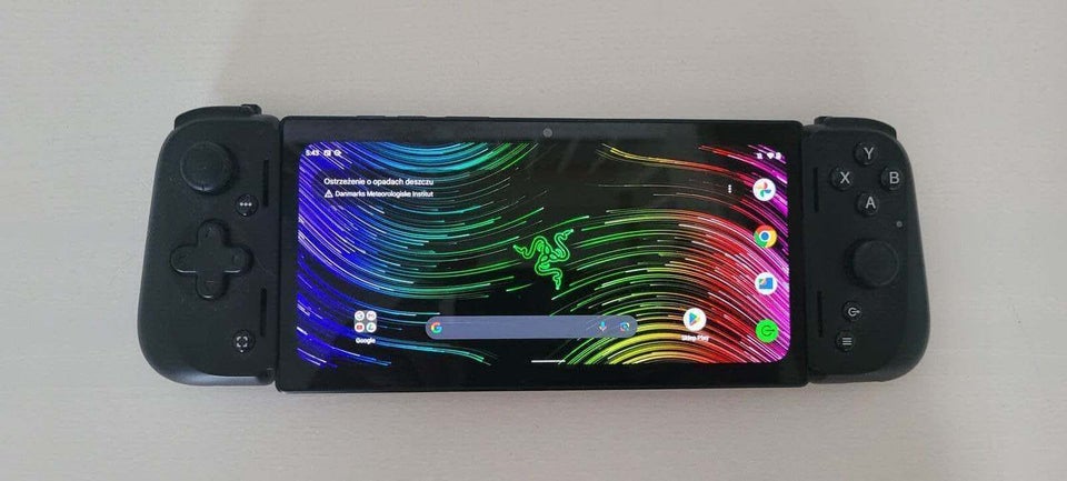 Razer Edge handholdt