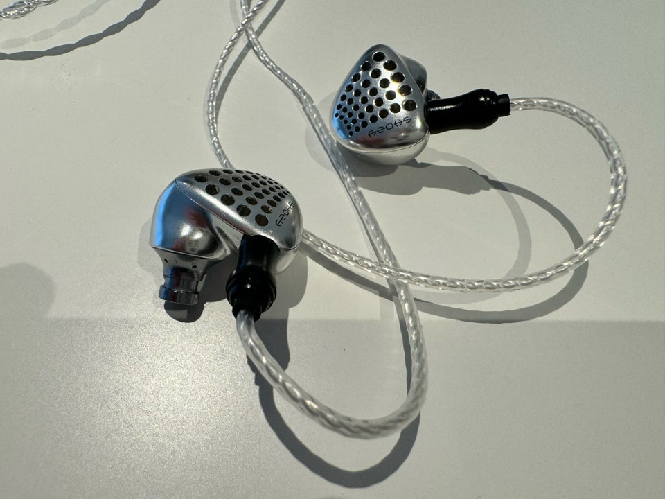 in-ear hovedtelefoner, Andet