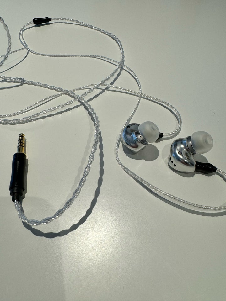 in-ear hovedtelefoner, Andet