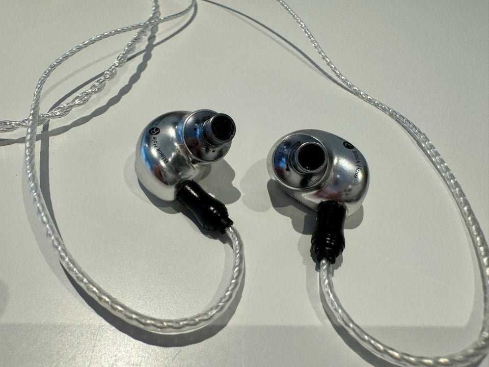 in-ear hovedtelefoner, Andet