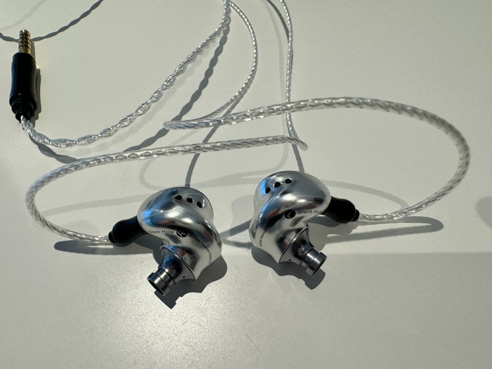 in-ear hovedtelefoner, Andet