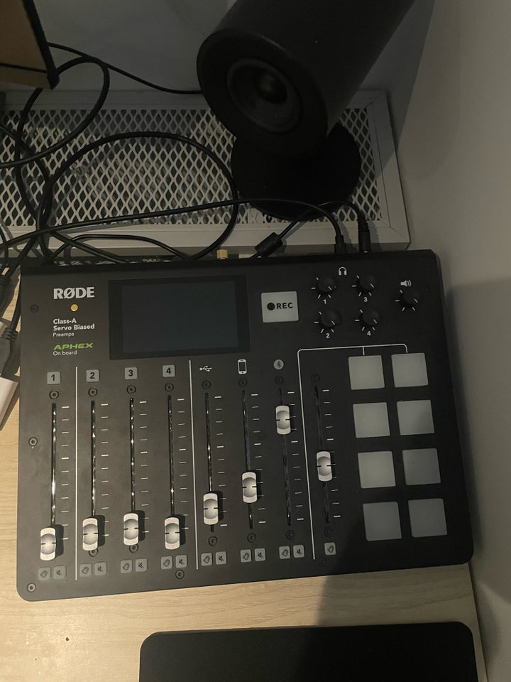 Røde rødecaster pro og røde podmic