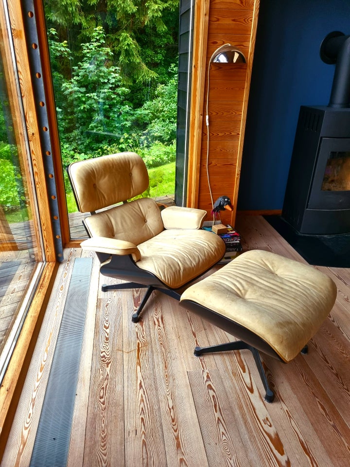 Eames Lounge Chair