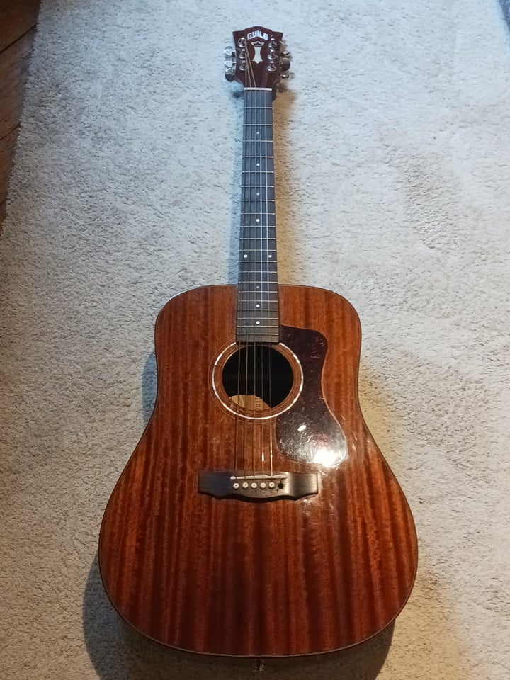 Semi acoustic guitar, Guild