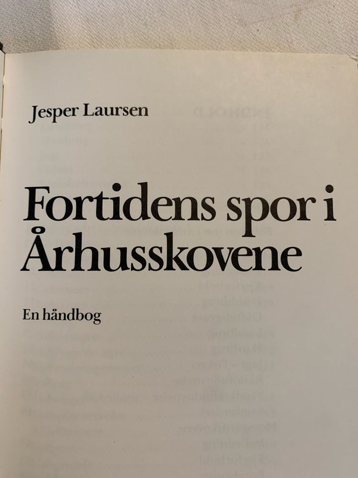 Fortidens spor i Århusskovene ,