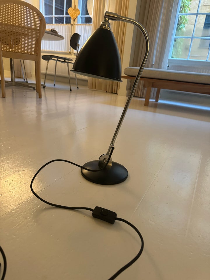 Arbejdslampe, Gubi