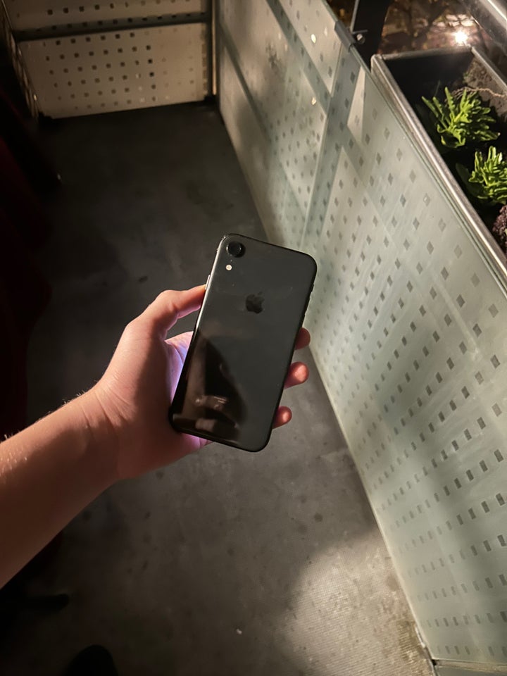 iPhone XR, 128 GB, sort