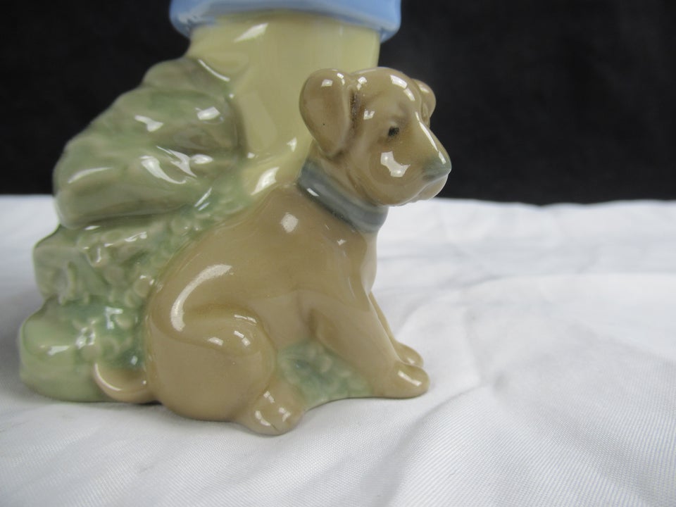 Pige Med Hund Figur 19,5 cm, NAO