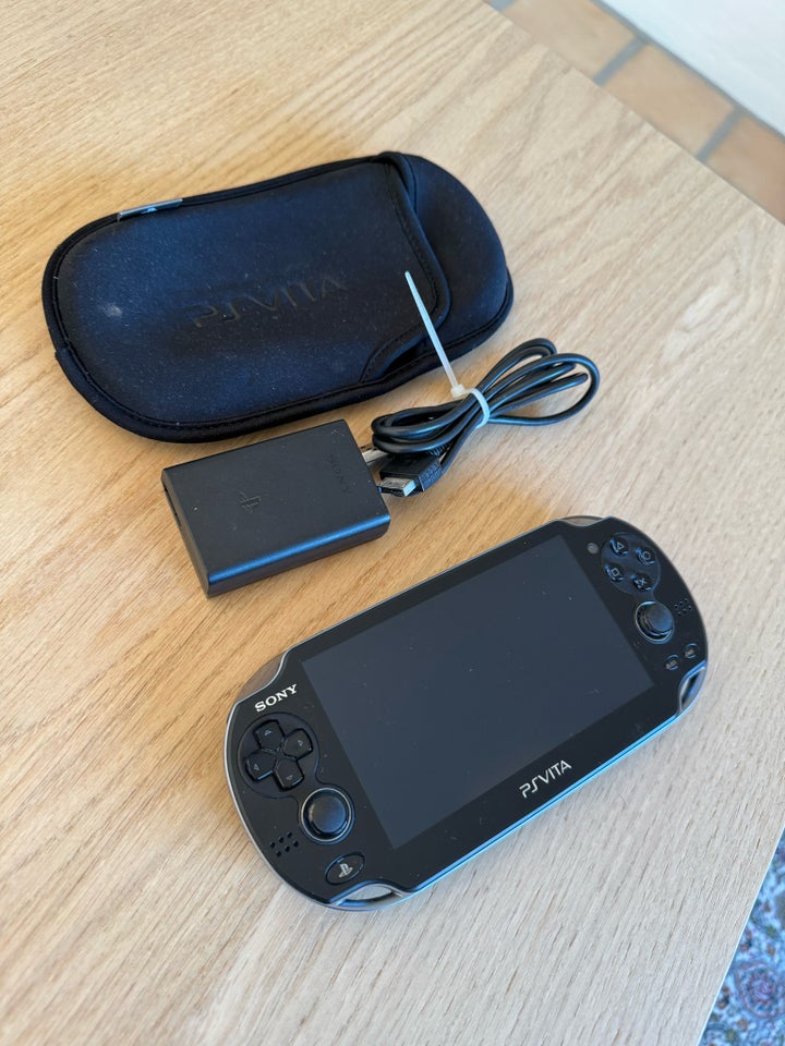 Playstation Vita, PCH-1004