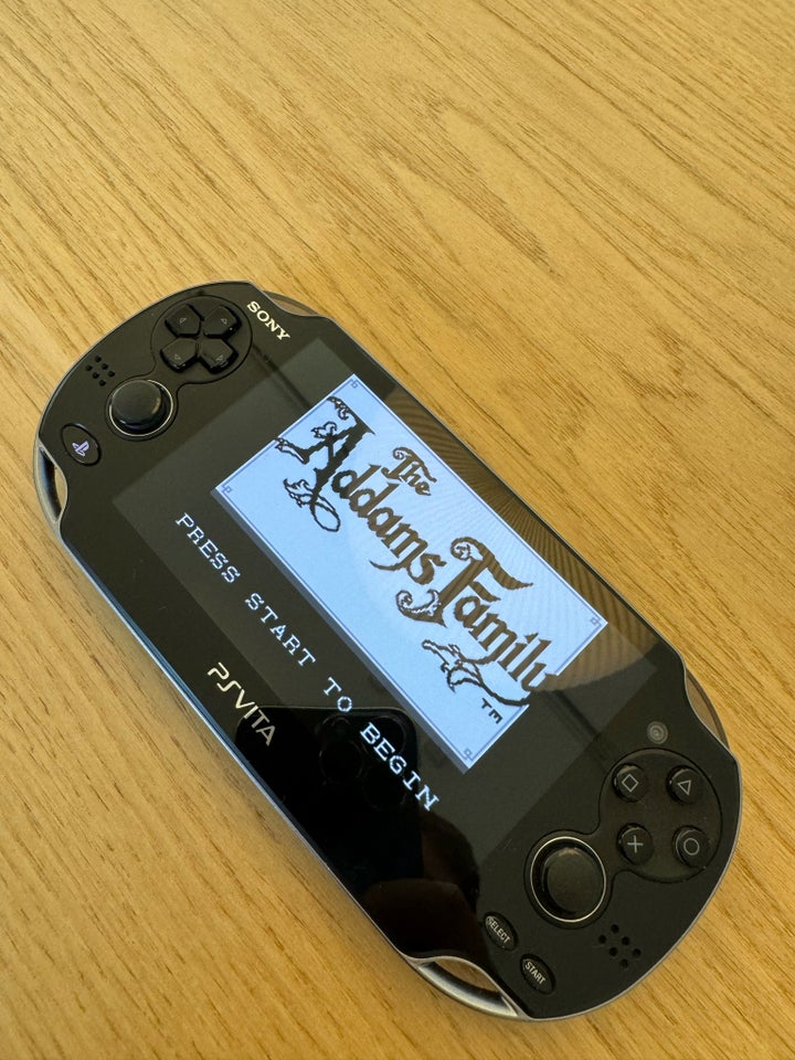 Playstation Vita, PCH-1004