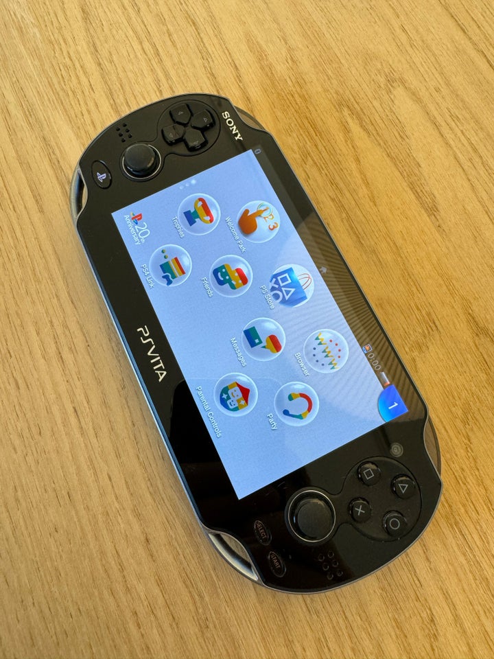 Playstation Vita, PCH-1004