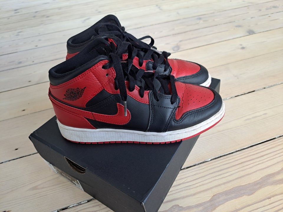 Sneakers, Nike air jordan 1 mid,